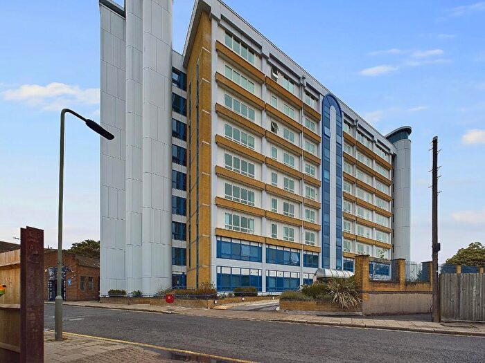 2 Bedroom Flat To Rent In Sherman Road, BR1