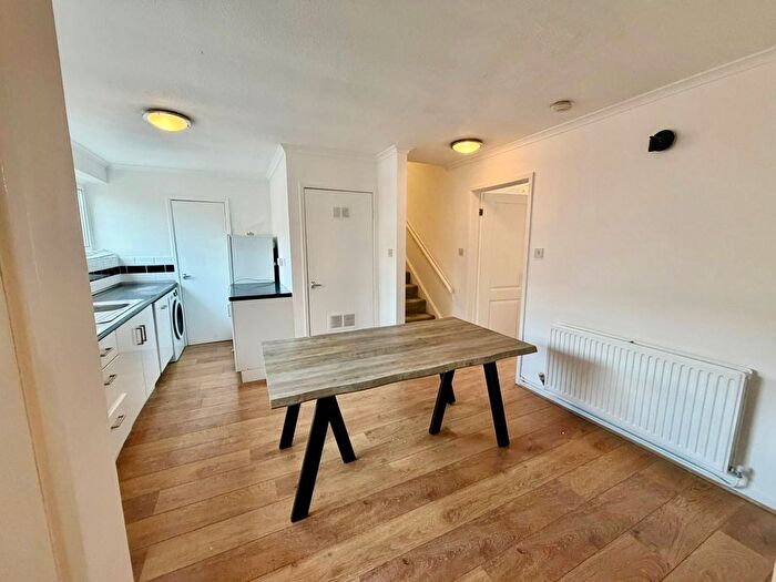 2 Bedroom Flat To Rent In Green Street, Alderley Edge, SK9