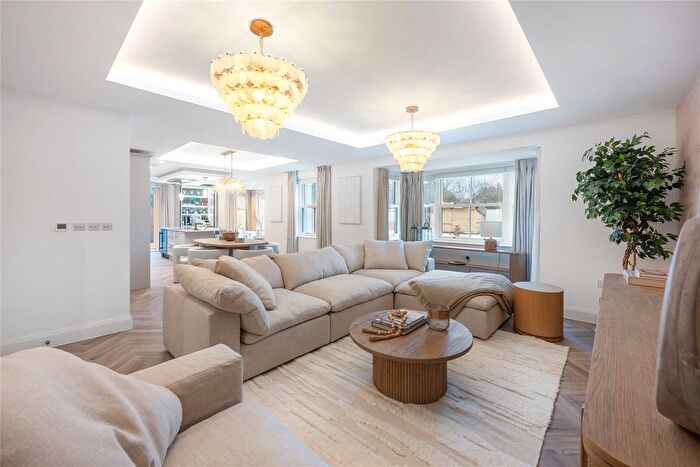 3 Bedroom Flat For Sale In Shalford Lodge, Kingston Hill, Kingston-Upon-Thames, London, KT2