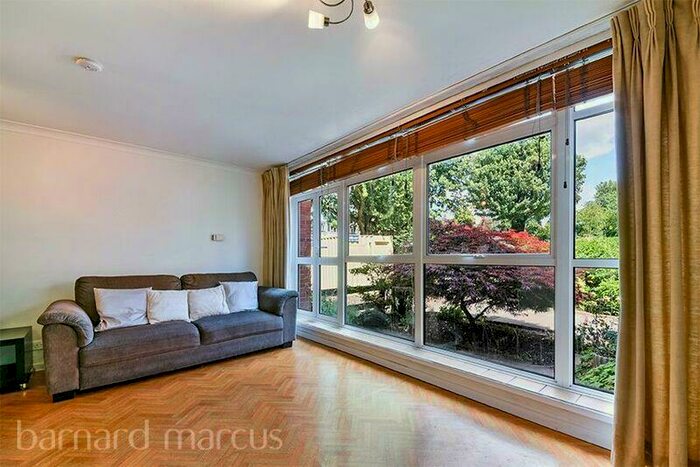 1 Bedroom Flat To Rent In Holden Avenue, London, N12