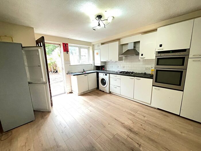 4 Bedroom Town House To Rent In Westbury Road, Barking, IG11