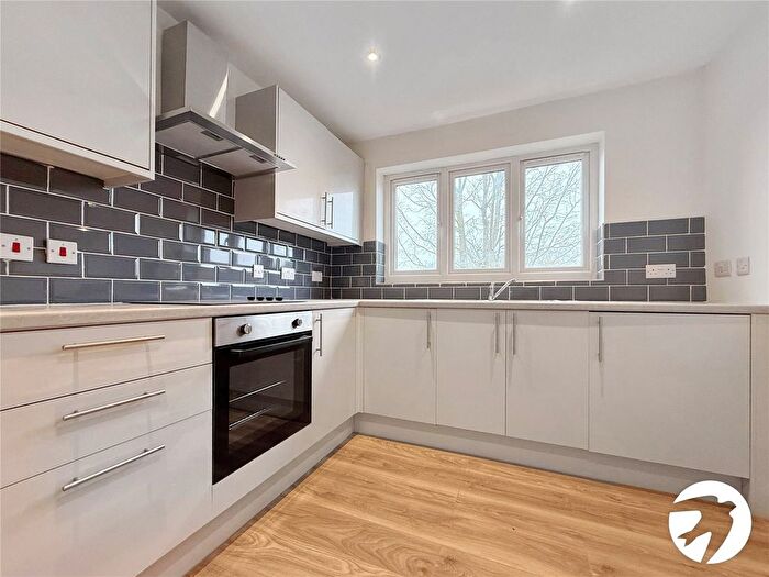 2 Bedroom Flat To Rent In Roseholme, Maidstone, Kent, ME16