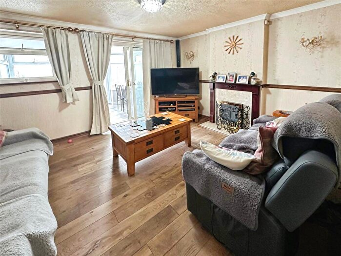 3 Bedroom Terraced House For Sale In Brussels Way, Luton, Bedfordshire, LU3