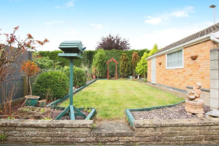 2 Bedroom Semi-Detached Bungalow For Sale In Norland Avenue, Hull, HU4