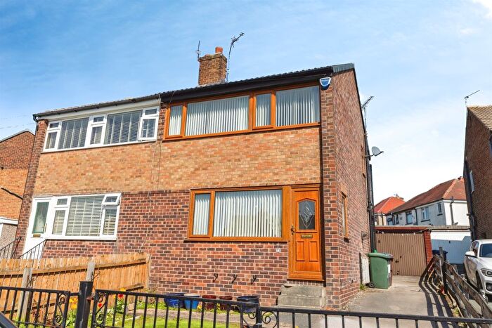 3 Bedroom Semi Detached House For Sale In Ridgeway, Shipley, BD18