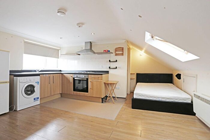 Studio To Rent In High Road, Seven Kings, IG3