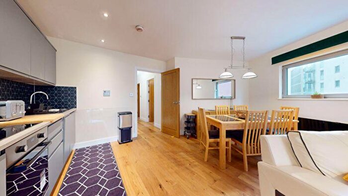 2 Bedroom Flat To Rent In Bute Terrace, Cardiff, CF10