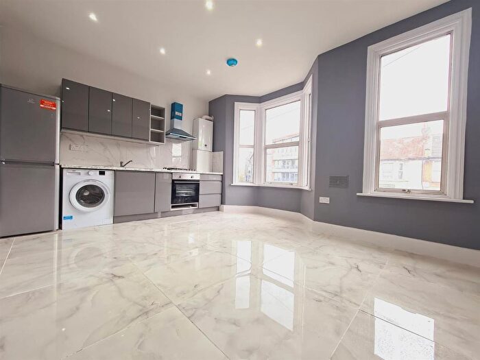 2 Bedroom Flat To Rent In Ruckholt Road, London, E10