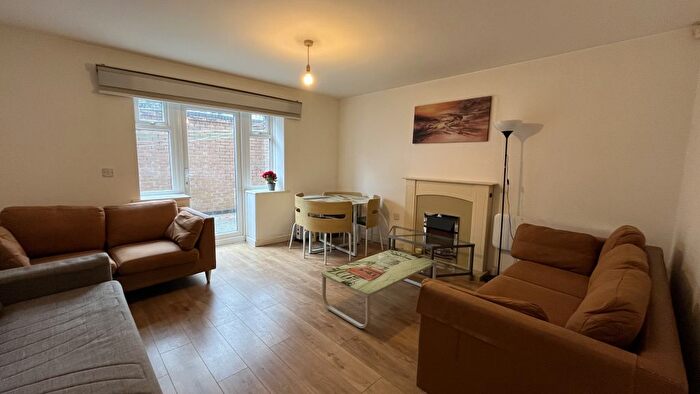 2 Bedroom Flat To Rent In Bed – Mitford Road, Withington, M14