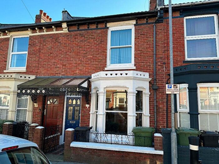 3 Bedroom Terraced House For Sale In Posbrooke Road, Portsmouth, Hampshire, PO4