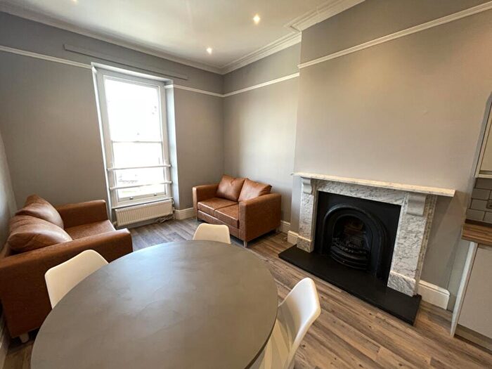 4 Bedroom Flat To Rent In Cotham Hill, Bristol, BS6