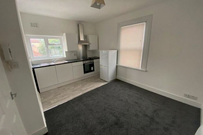 1 Bedroom Flat To Rent In The Drive, IG1