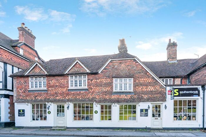 2 Bedroom Flat For Sale In Petworth Road, Haslemere, Surrey, GU27