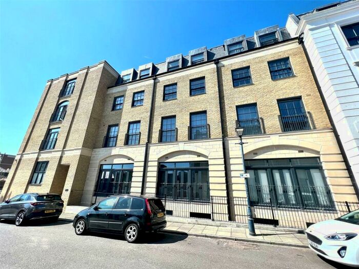 2 Bedroom Flat To Rent In Queensbridge Drive, Ramsgate, Kent, CT11