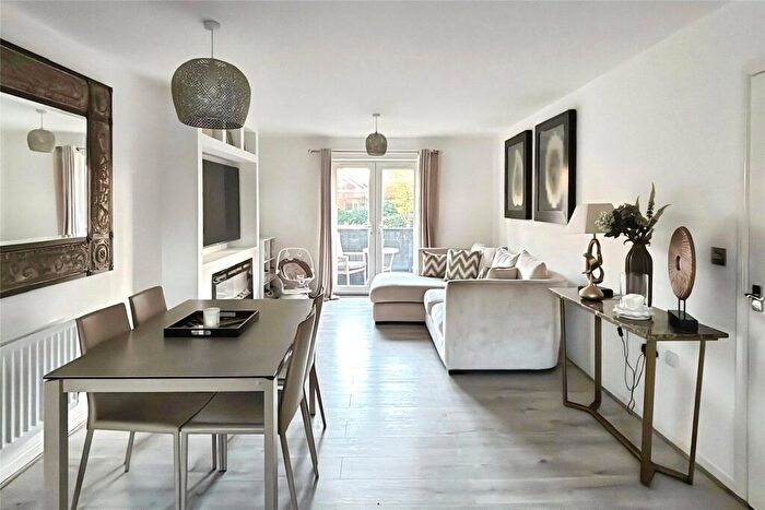 2 Bedroom Apartment For Sale In Eamer Crescent, Wokingham, Berkshire, RG41