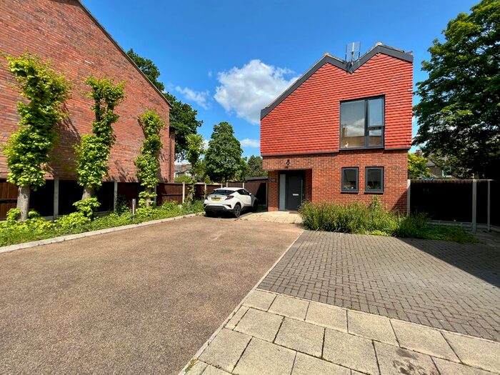 3 Bedroom Detached House To Rent In Aldersbrook Road, London, E12