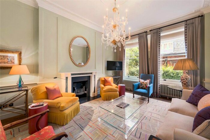 2 Bedroom Flat To Rent In Cadogan Square, London, SW1X