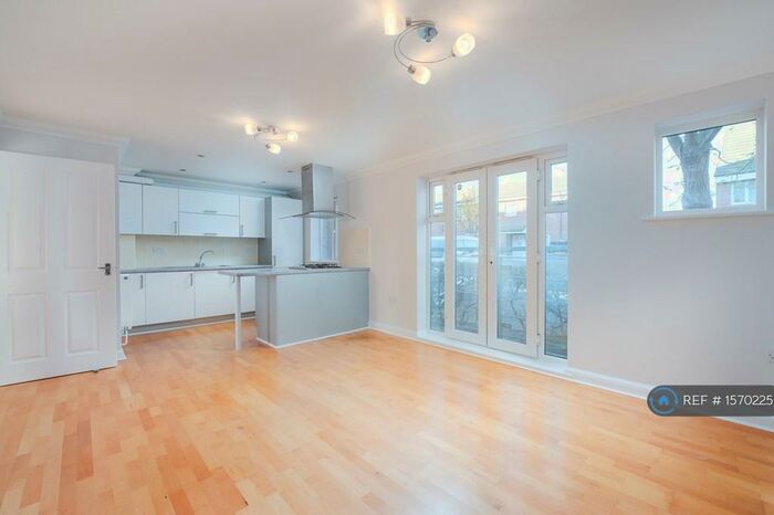 2 Bedroom Flat To Rent In Madison Court, Dagenham, RM10