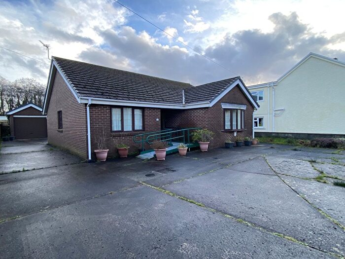 3 Bedroom Detached Bungalow For Sale In Heol Cae Gurwen, Gwaun Cae Gurwen, Ammanford, Carmarthenshire., SA18