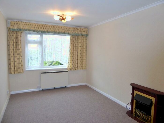2 Bedroom Ground Maisonette To Rent In Elmhurst Avenue, Tooting Borders, CR4