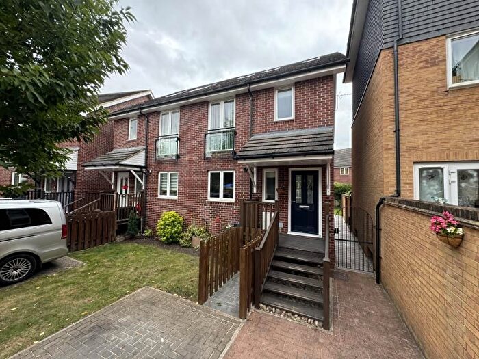 4 Bedroom Property To Rent In Tillers Close, Staines, TW18