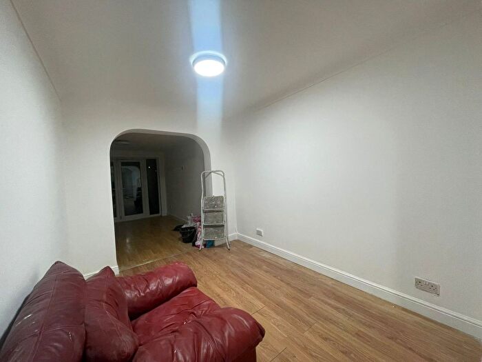 3 Bedroom Semi-Detached House To Rent In Balmoral Drive, Hayes, UB4