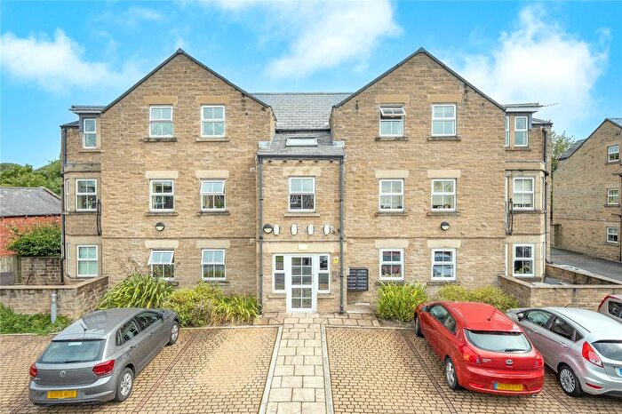 2 Bedroom Flat For Sale In Manor Fold, Horsforth, Leeds, West Yorkshire, LS18