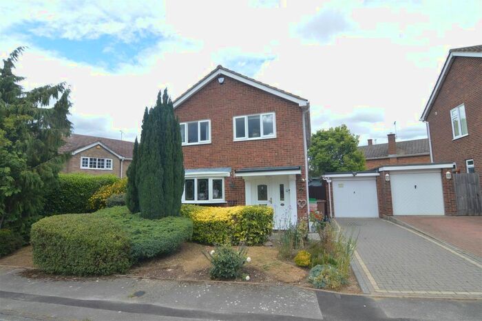 4 Bedroom Detached House To Rent In Augustine Way, Bicknacre, Chelmsford, CM3