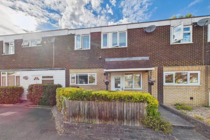 3 Bedroom Terraced House For Sale In Kingsley Road, Farnborough, Hampshire, GU14