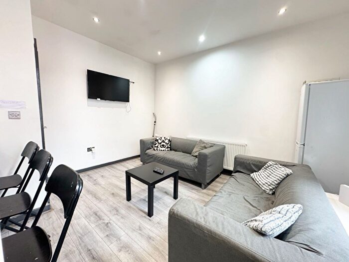 4 Bedroom Terraced House To Rent In Autumn Street, LS6