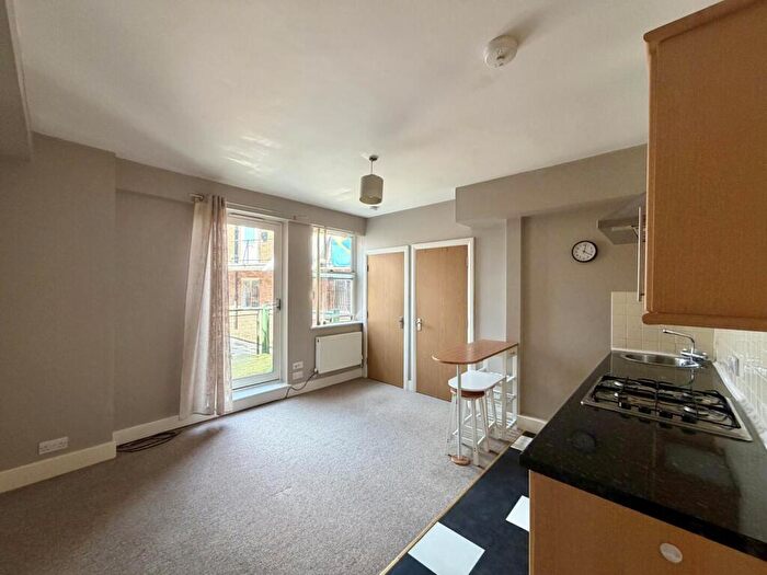 1 Bedroom Flat To Rent In Trinity Trees, Eastbourne, BN21