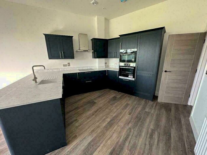 2 Bedroom Flat To Rent In Station Road, Hayling Island, Hampshire, PO11