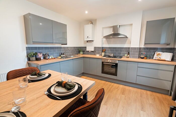 6 Bedroom Flat To Rent In Apt, Wellington Road #, M14