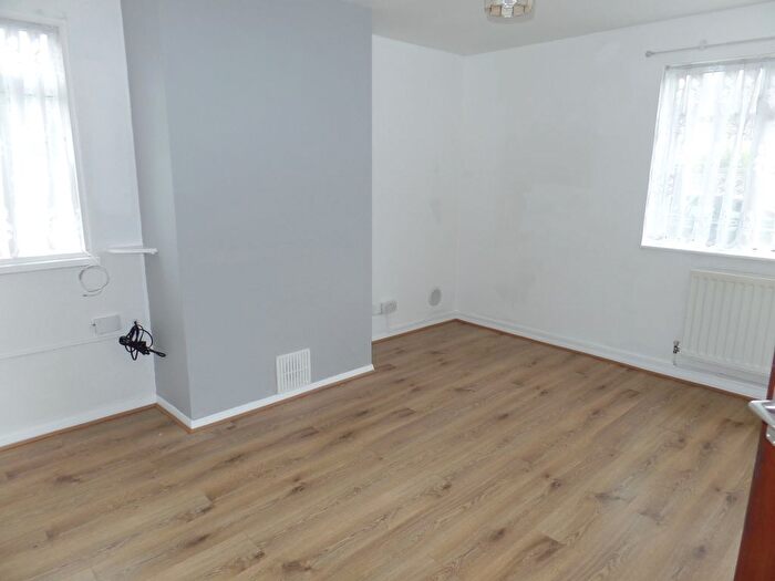 1 Bedroom Flat To Rent In Botwell Lane, Hayes, UB3