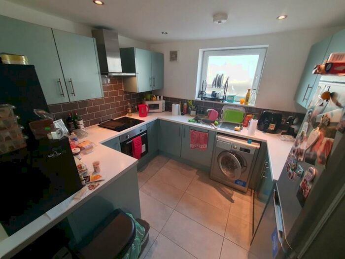 1 Bedroom Flat To Rent In Newfoundland Court, Newfoundland Road, Heath, CF14