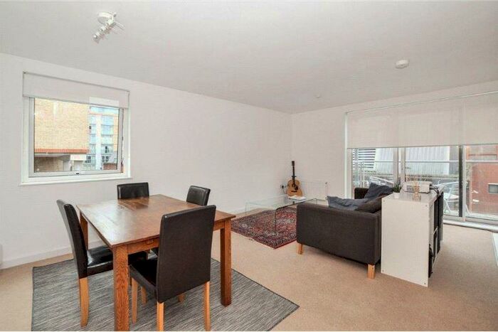 2 Bedroom Apartment To Rent In Addiscombe Grove, Croydon, CR0