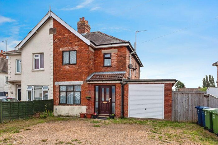 3 Bedroom Semi Detached House For Sale In Stow Road, Wisbech, PE13