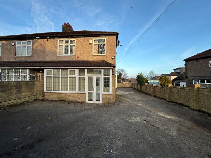 3 Bedroom Semi-Detached House To Rent In Duchy Avenue, Bradford, West Yorkshire, BD9