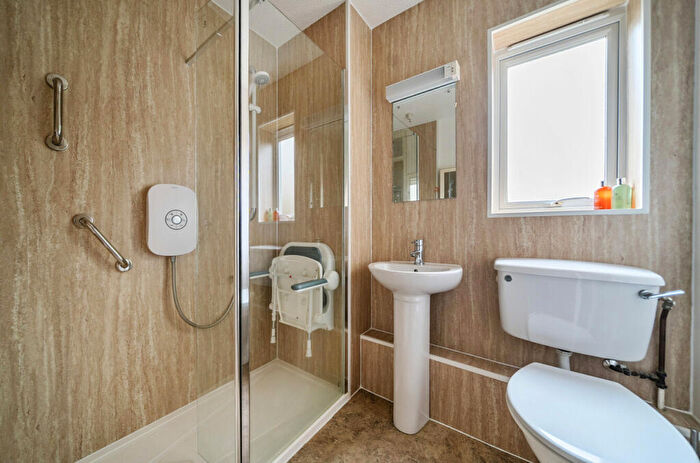 1 Bedroom Apartment For Sale In Allingham Court, Summers Road, Godalming, Surrey, GU7