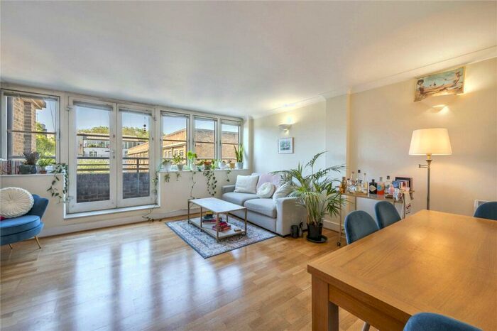 2 Bedroom Flat To Rent In Hepworth Court, Anderson Square, N1