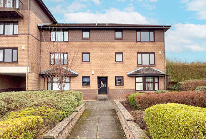 2 Bedroom Flat For Sale In Goldenhill Court, Hardgate, G81