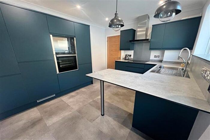 3 Bedroom Detached Bungalow To Rent In Bedroom Detached Bungalow In Moordown, BH9