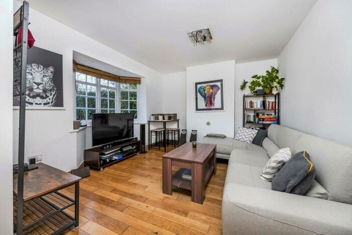 1 Bedroom Maisonette To Rent In Neale Close, East Finchley, London, N2