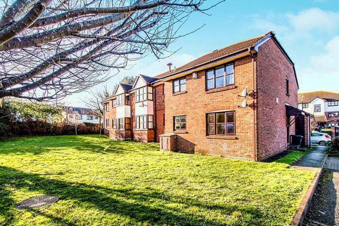 2 Bedroom Flat To Rent In Bishops Court, Greenhithe, Kent, DA9