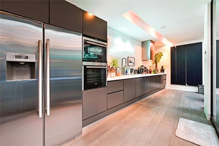 2 Bedroom Flat To Rent In Frederick Close, London, W2