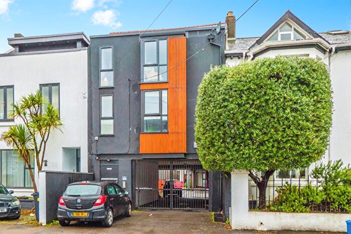 2 Bedroom Apartment For Sale In Severn Square, Cardiff, CF11