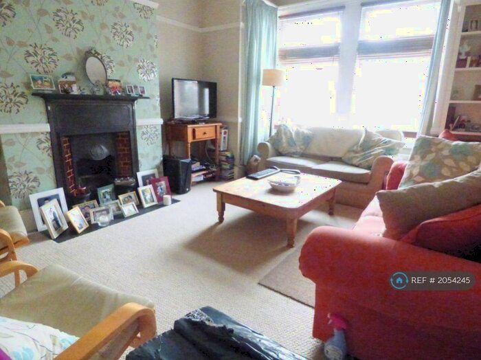 2 Bedroom Flat To Rent In Westborough Road, Westcliff-On-Sea, SS0