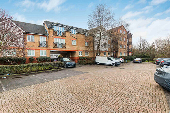 2 Bedroom Flat For Sale In Charles Street, Greenhithe, DA9