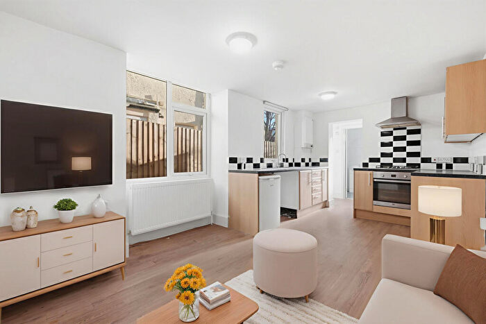 2 Bedroom Flat For Sale In Millais Road, Leyton, E11