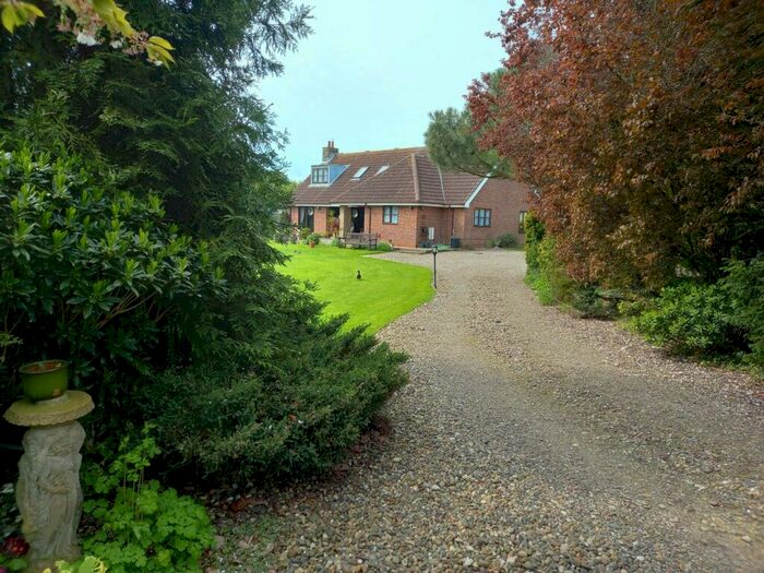 3 Bedroom Detached House For Sale In New Ellerby, Hull, HU11